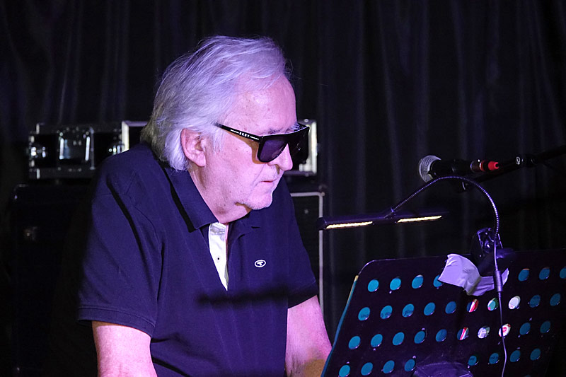 04 - LIVE IS LIFE - KURT GOBER